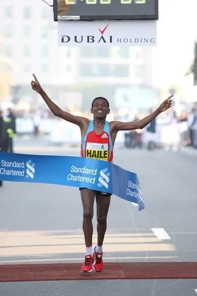 Već viđeno u Dubajiu - Haile Gebrselassie, prvi sa vremenom  2:06:09. Foto: Victah Sailer