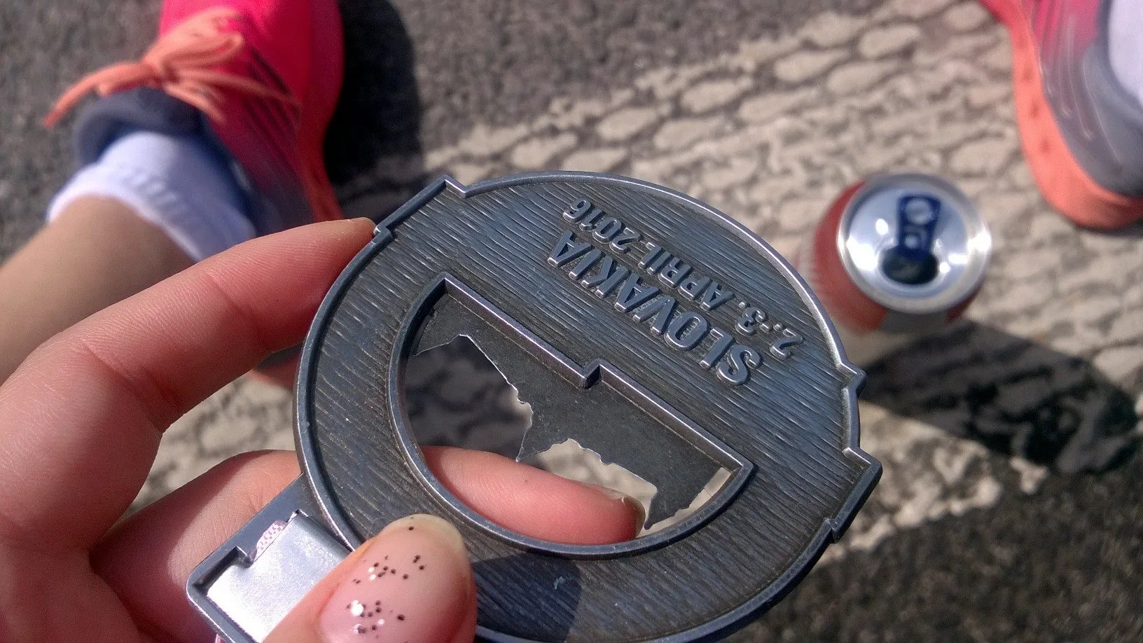 Patike, medalja, i bezalkoholno pivo - to je Bratislava :) 